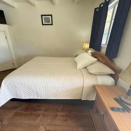 Barewood Inn & Suites Wofford Heights Екстер'єр фото