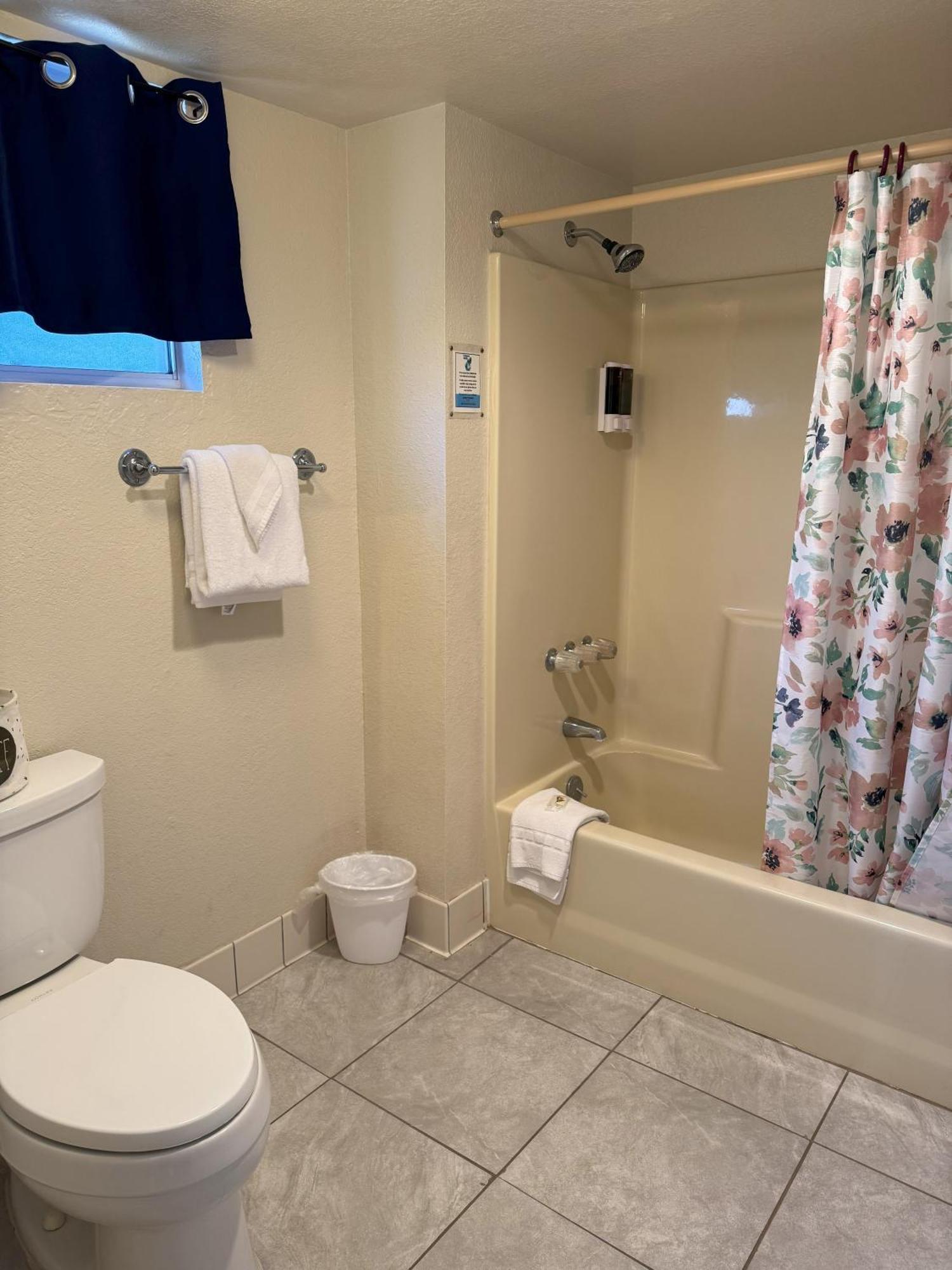 Barewood Inn & Suites Wofford Heights Екстер'єр фото