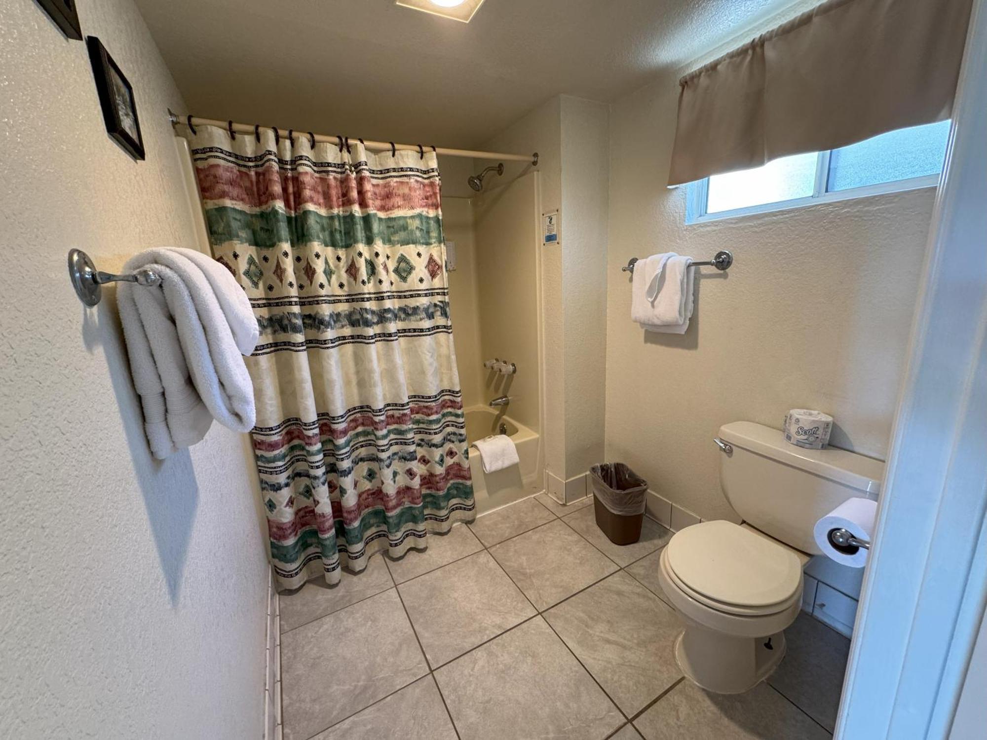 Barewood Inn & Suites Wofford Heights Екстер'єр фото